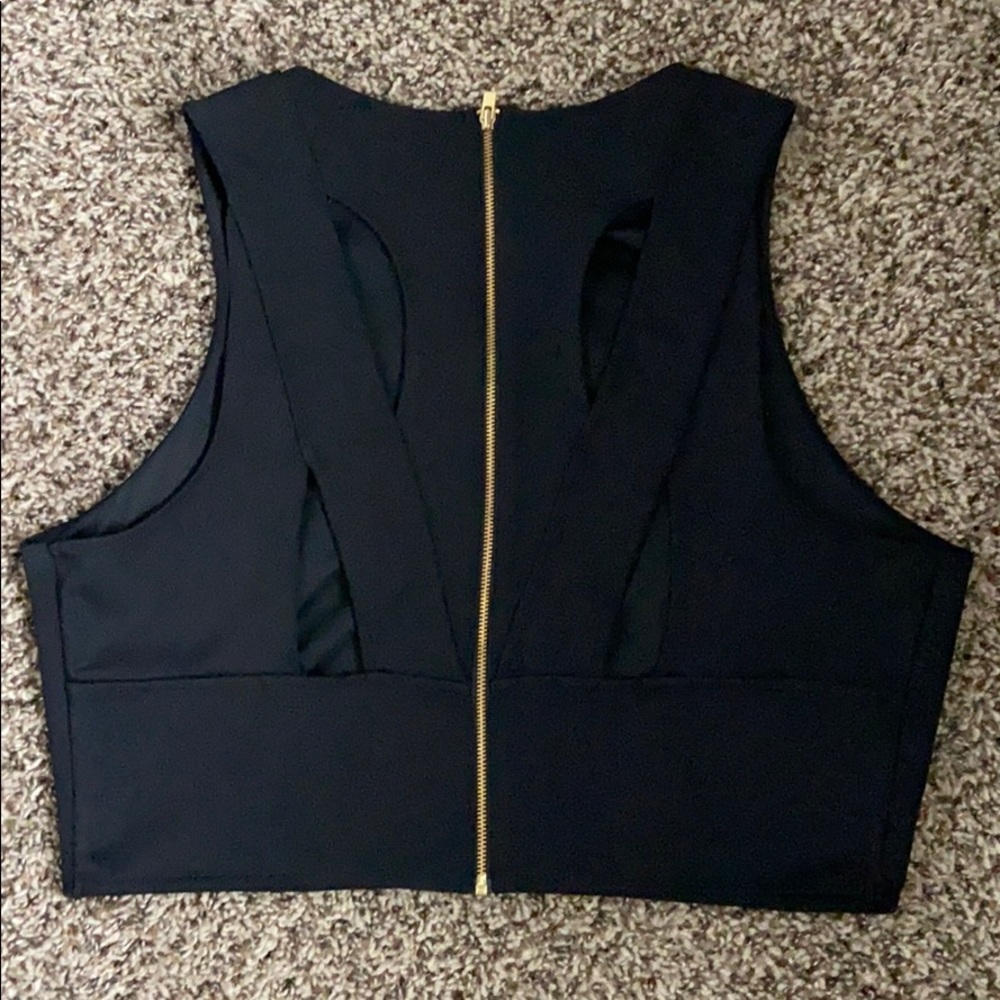 Express Crop Top - Picture 2 of 3